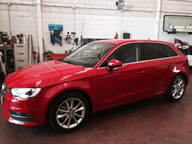 Mecanismo de seguridad acoplado en las bolas de enganche de un coche